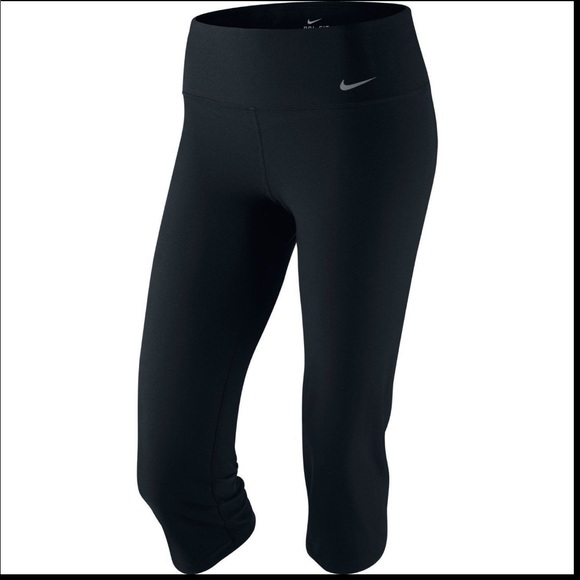 Nike Pants - 🖤🏃🏼‍♀️Nike Staple Gym Capris🏃🏼‍♀️🖤~med